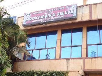 Hotel Mookambika Deluxe 巴达米 外观 照片